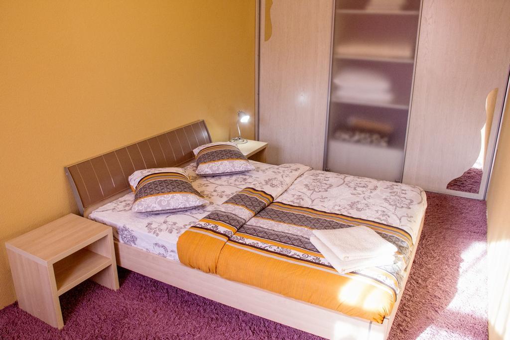 Kyiv Apartment In The City Center On Turgenevskaya Street Exterior foto